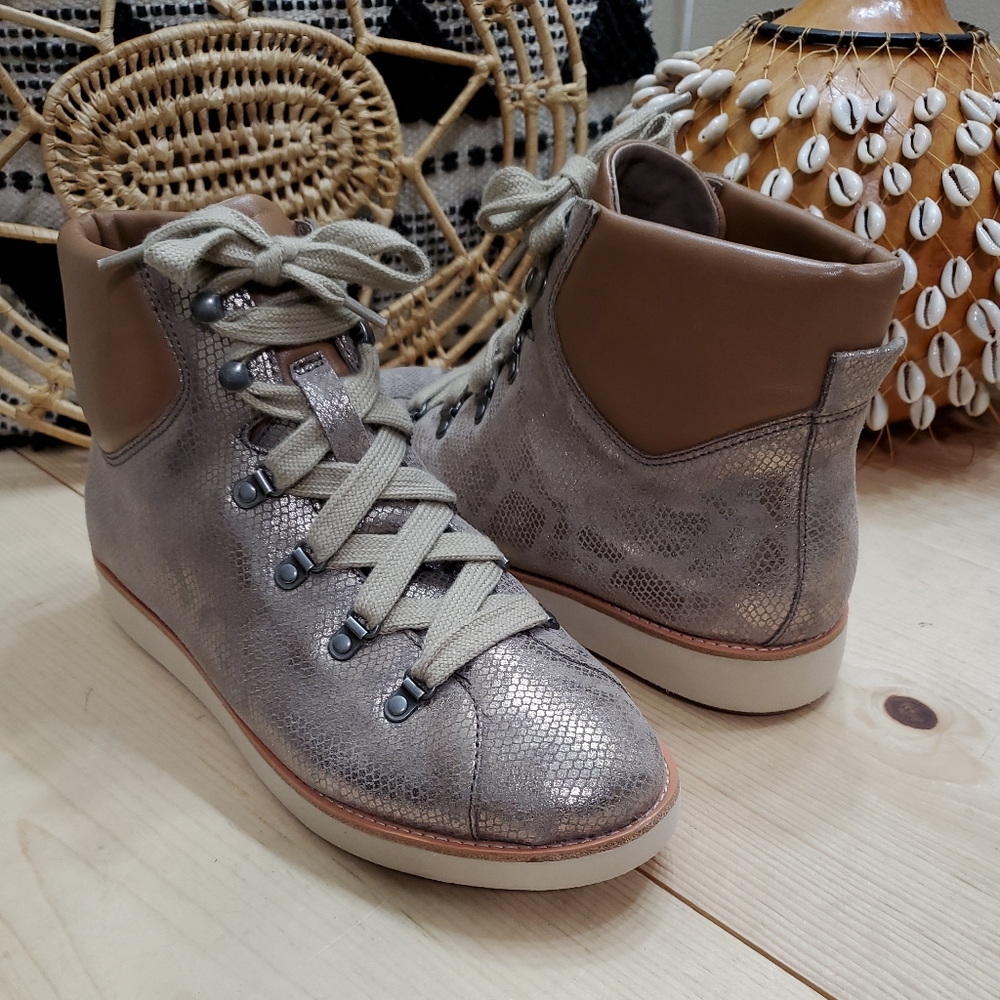 Bionica Natick Hiker Ankle Boots Lace Up Taupe Metallic Leather Women's Sz 10M
